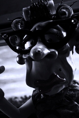 Курящая старушка обои