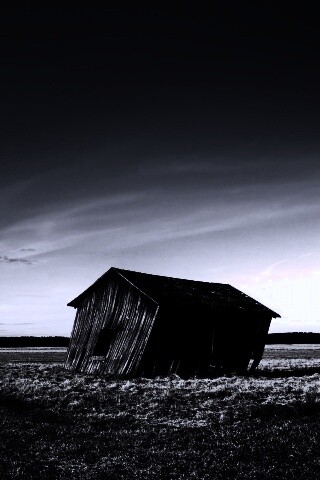 Покосившийся сарай обои