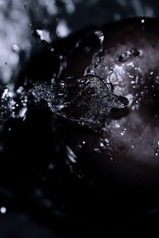 Брызги на яблоке обои