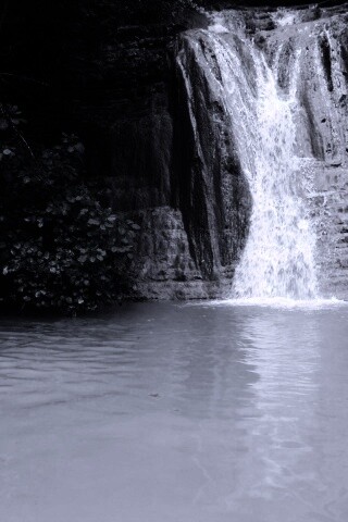 У водопада обои