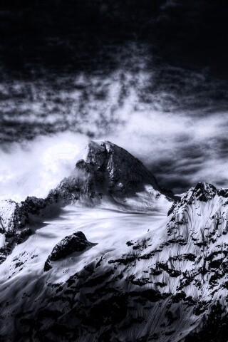 Снежные горные вершины на ветру обои