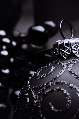 Красная ёлочная игрушка обои