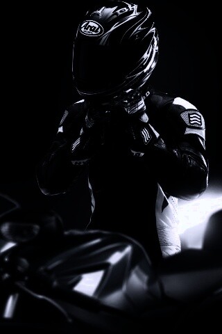 Мотоциклист в черном обои