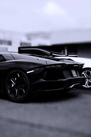 Ламборджини ревентон на парковке обои