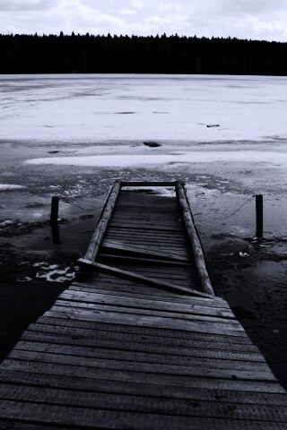 Пирс на замерзшем озере обои