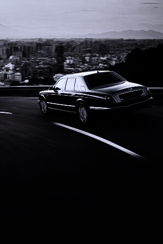 Черный Бентли на повороте обои