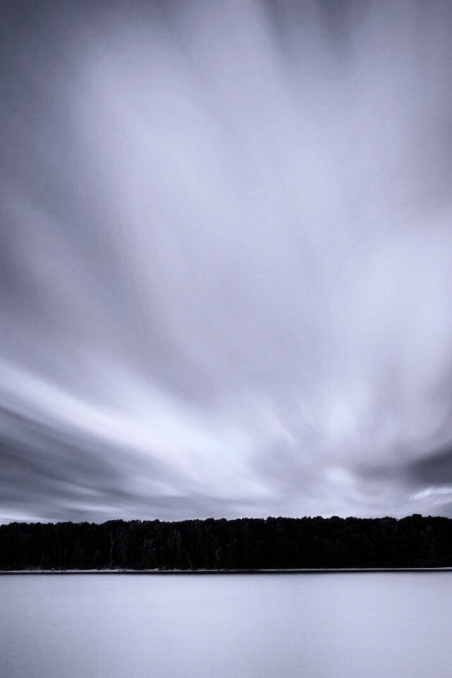 Вечернее небо над озером обои