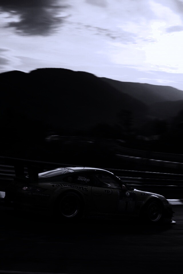 Гоночный Порше на треке обои