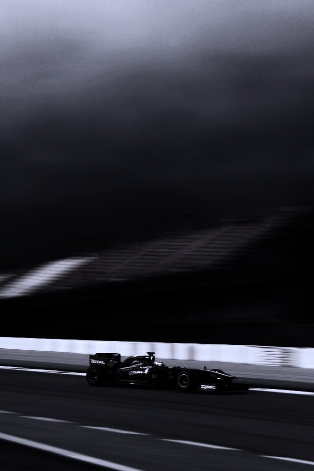 Болид на треке обои