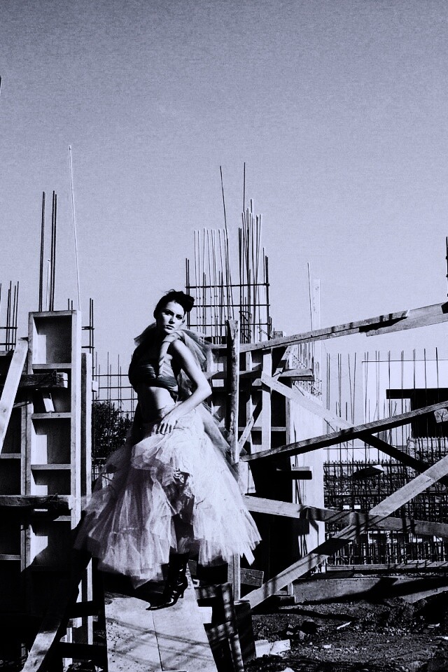 Девушка на стройке обои