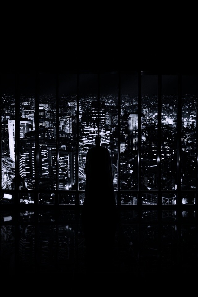 Бэтмен  смотрит на Готем обои