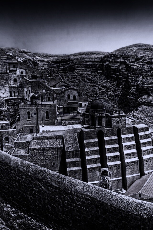 Город среди скал обои