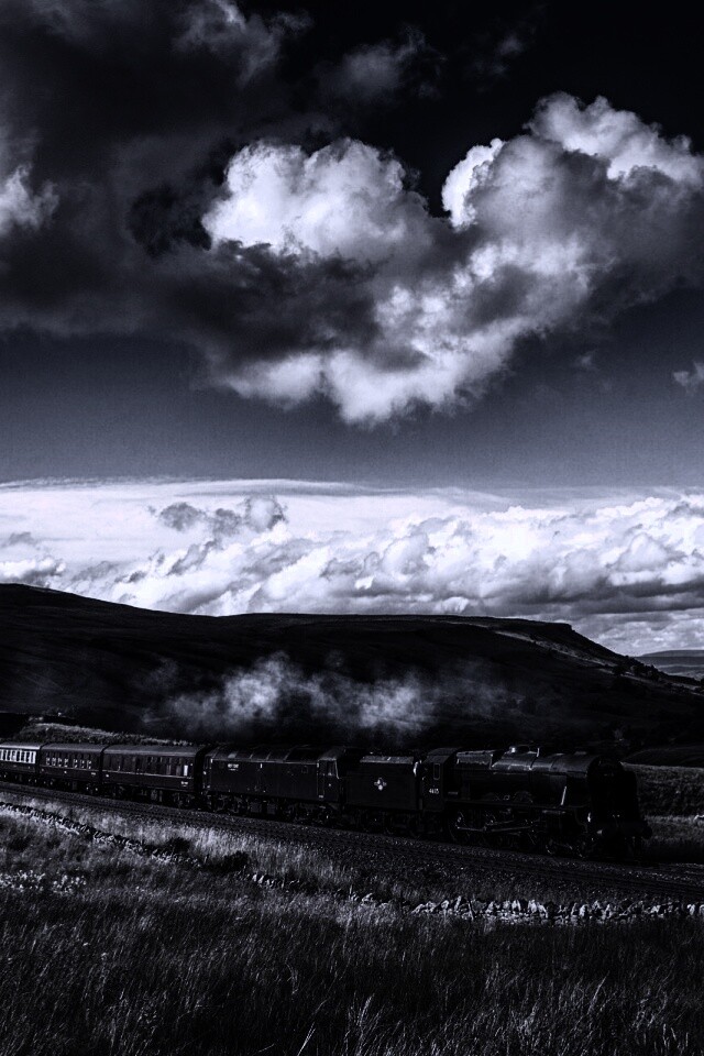 Поезд в долине обои