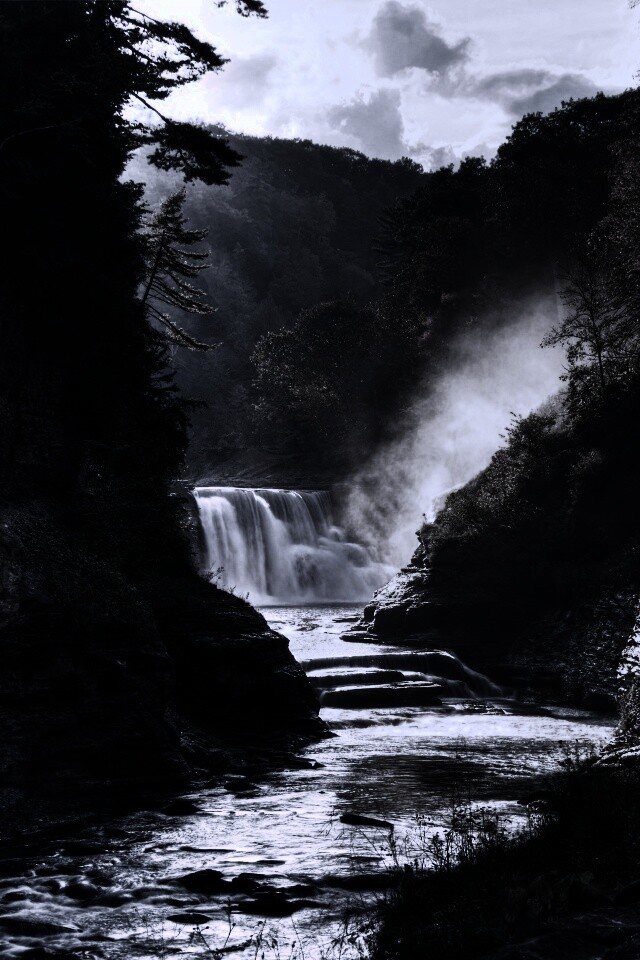 Скалистый водопад обои