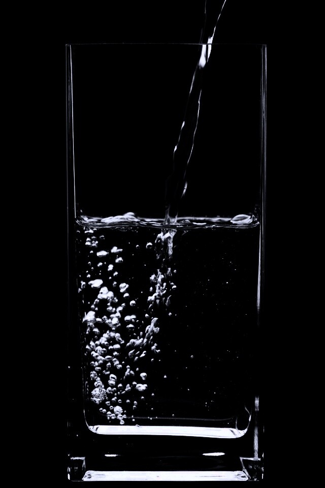 Вода в стакане обои