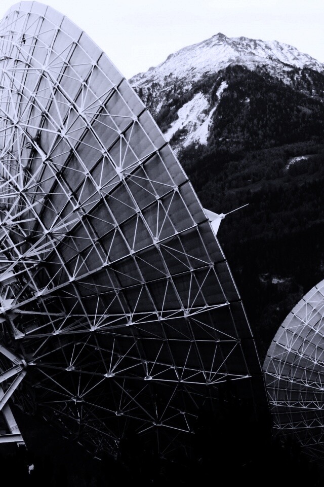 Локаторы в горах обои