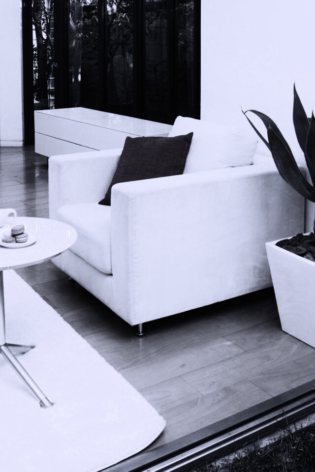 Белое кресло обои