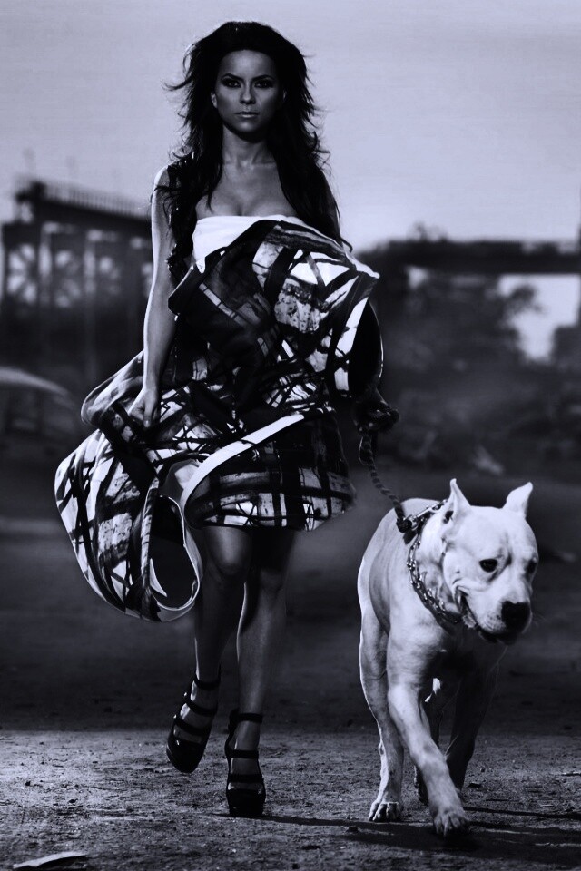 Девушка с питбулем обои