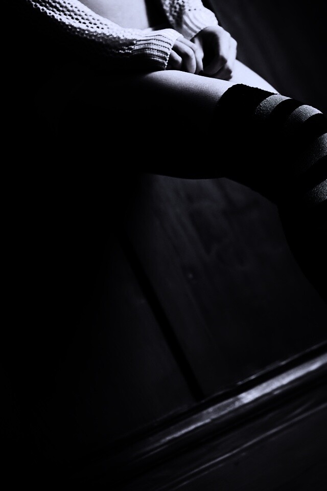 Ножки в полосатых чулках обои