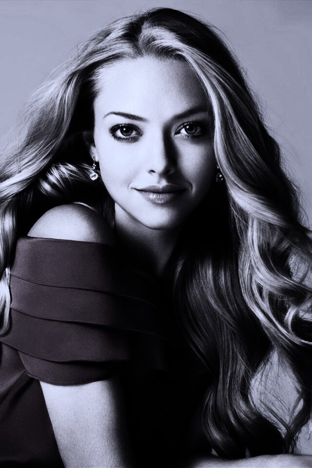 Красавица Аманда Сэйфрид обои