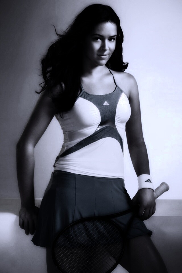 Анна иванович в форме от Adidas обои