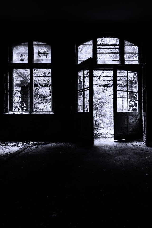 Комната в заброшенном здании обои