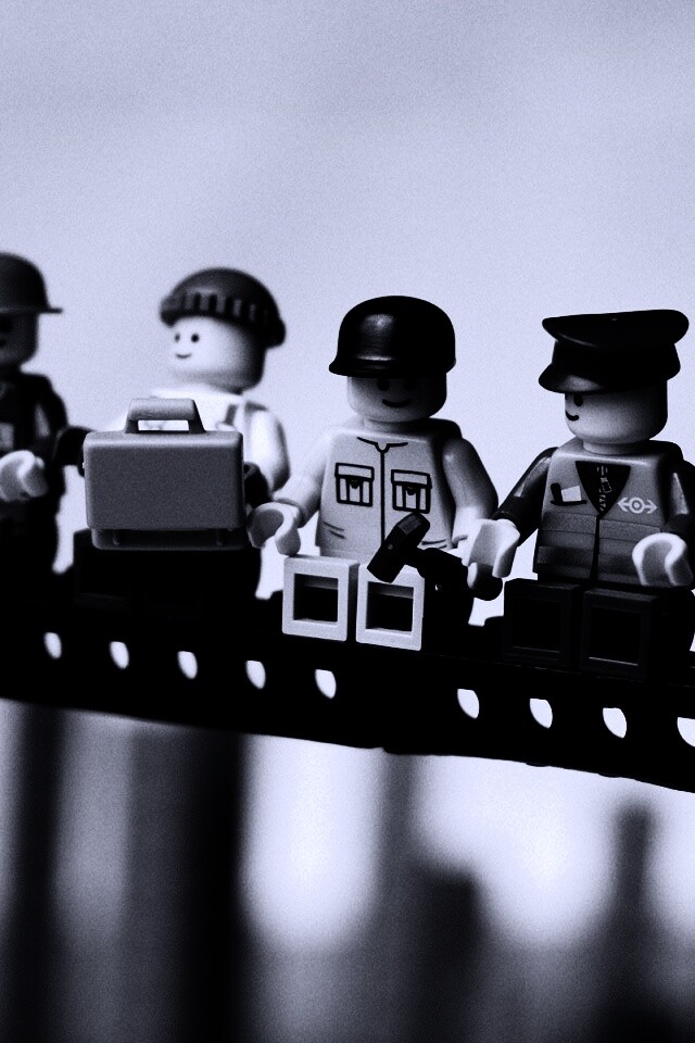 Lego строители обедают на балке обои