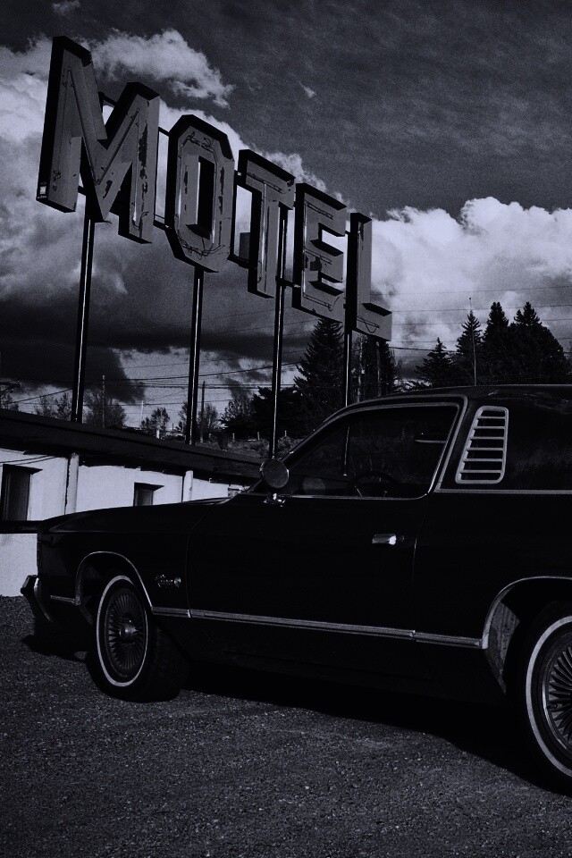 Олдскульный Dodge около мотеля обои