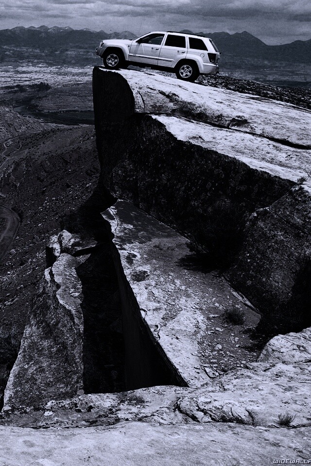 Внедорожник в горах обои