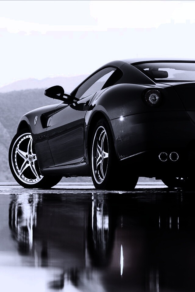 Ferrari в отражении обои