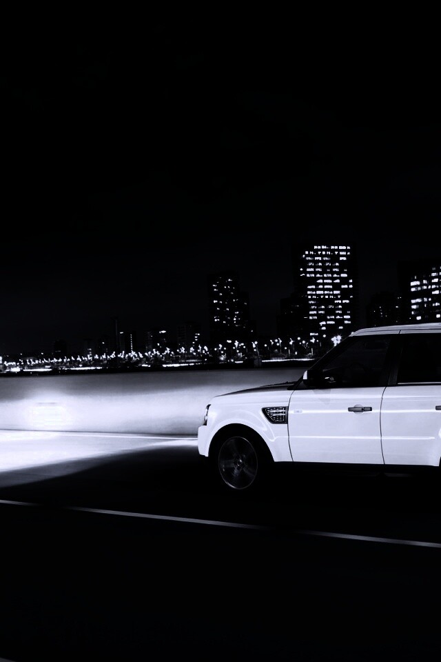 Рендж ровер на трассе обои