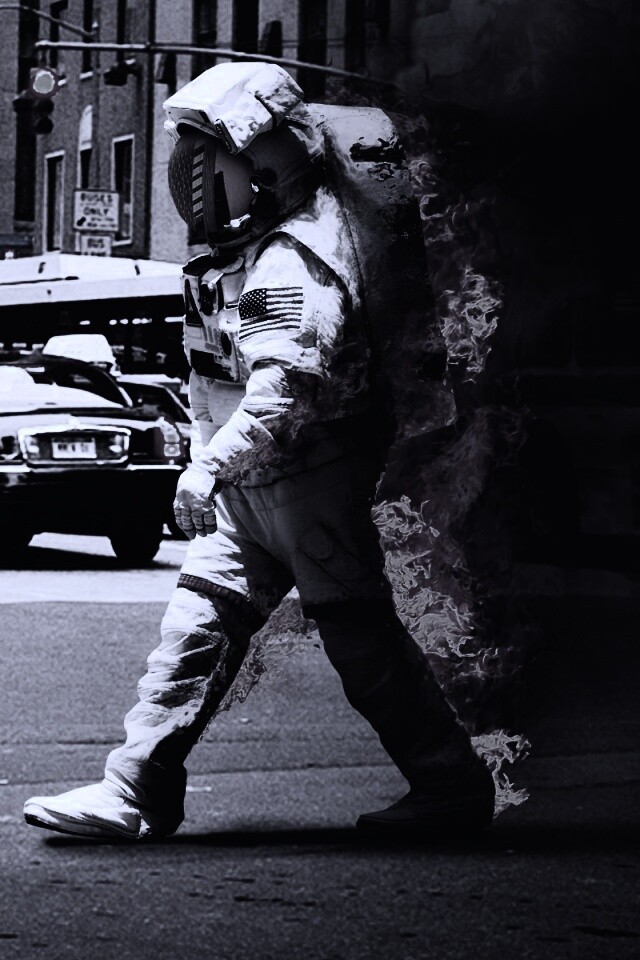 Астронавт в огне обои