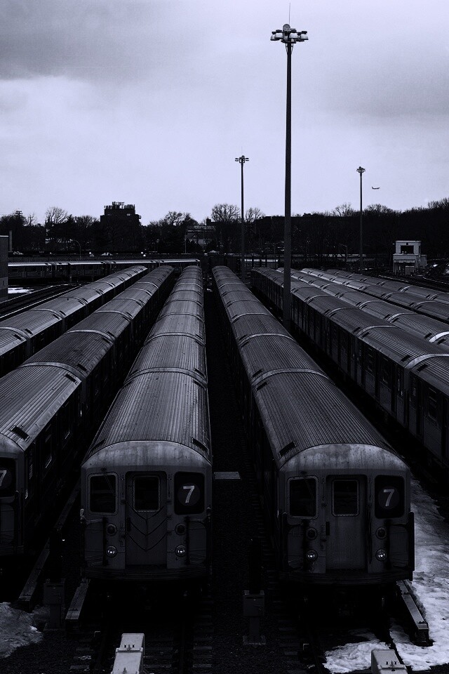 Вагоны метро на стоянке обои