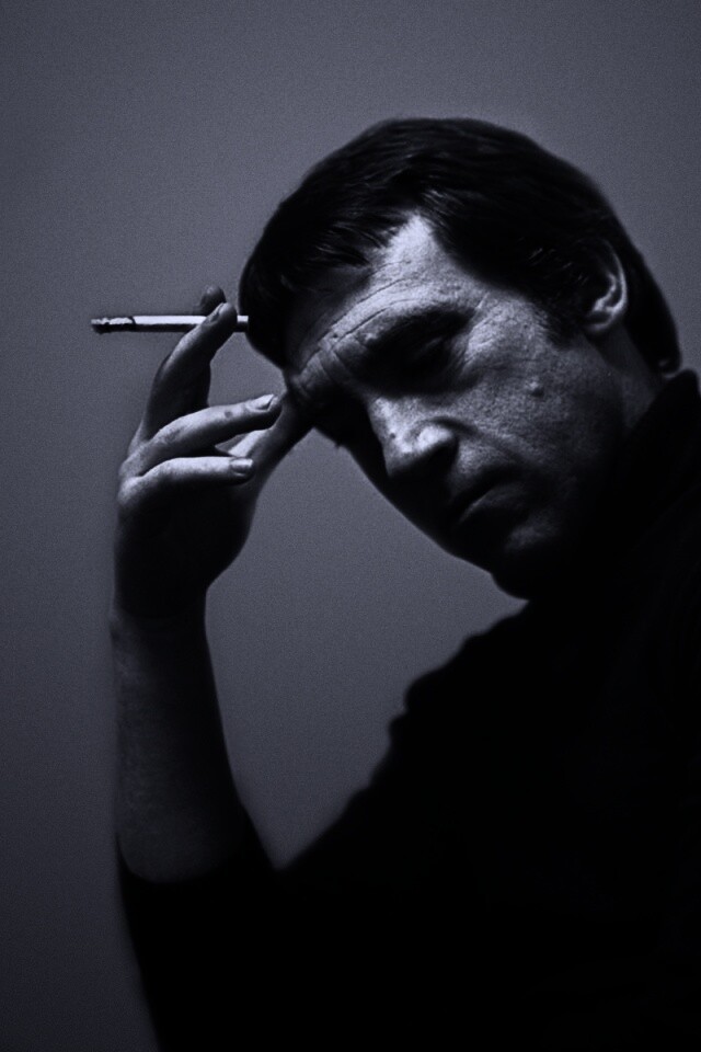 Владимир Высоцкий с сигаретой в руке обои