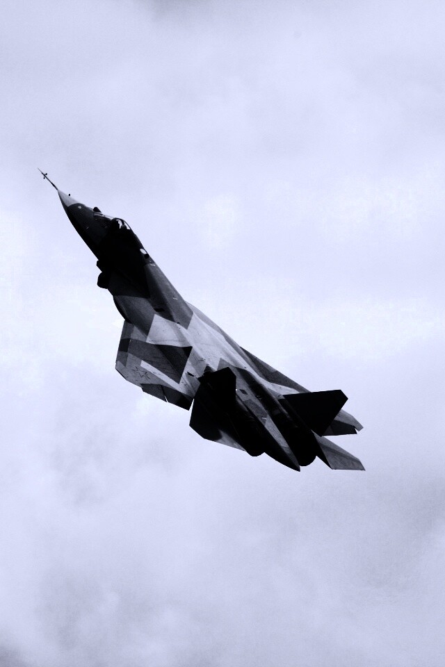 Истребитель взмывает вверх обои