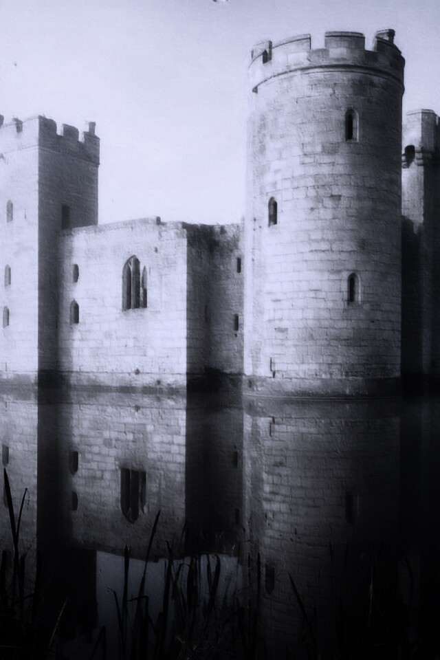 Замок на озере обои