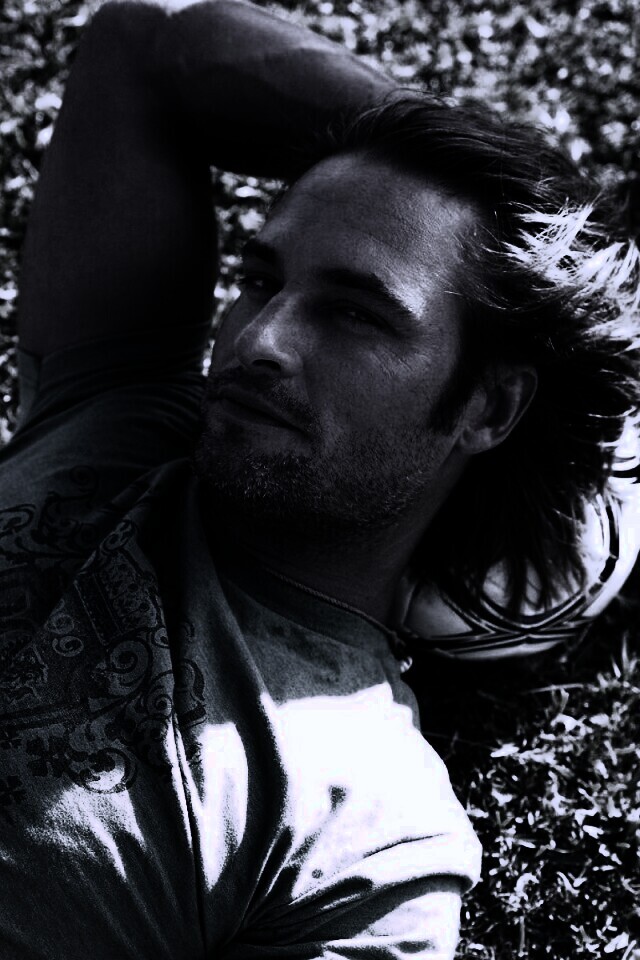 Джош Холлоуэй с мячом обои