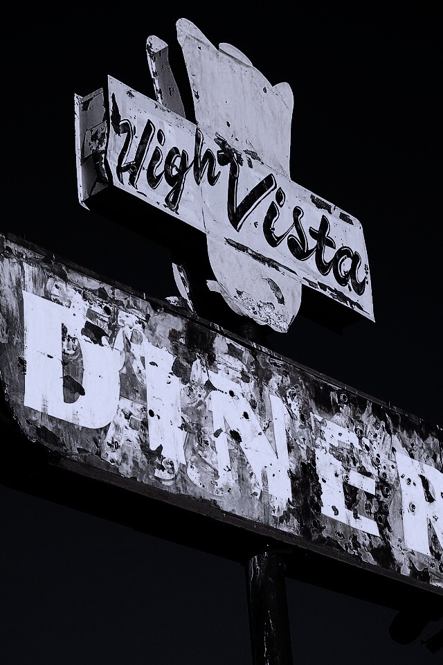 Вывеска заброшенного ресторанчика обои