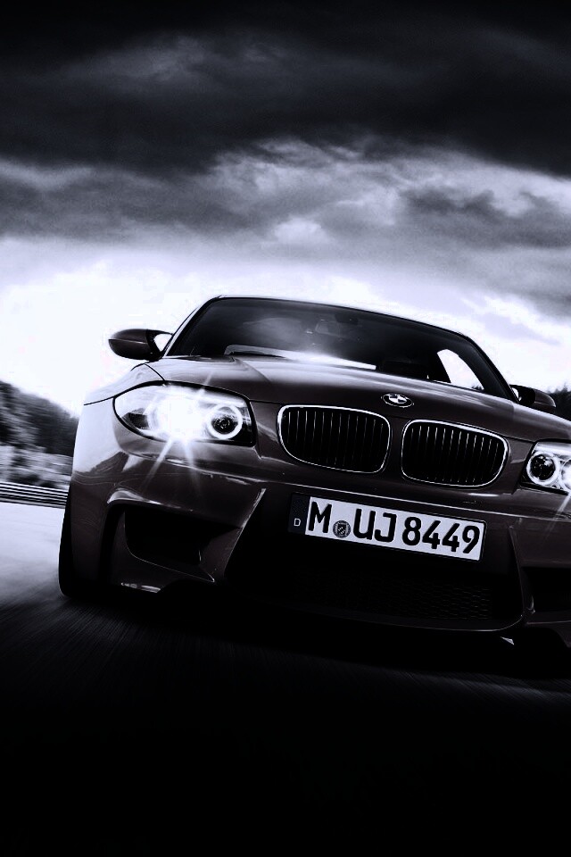 Оранжевый BMW M1 Coupe на треке обои