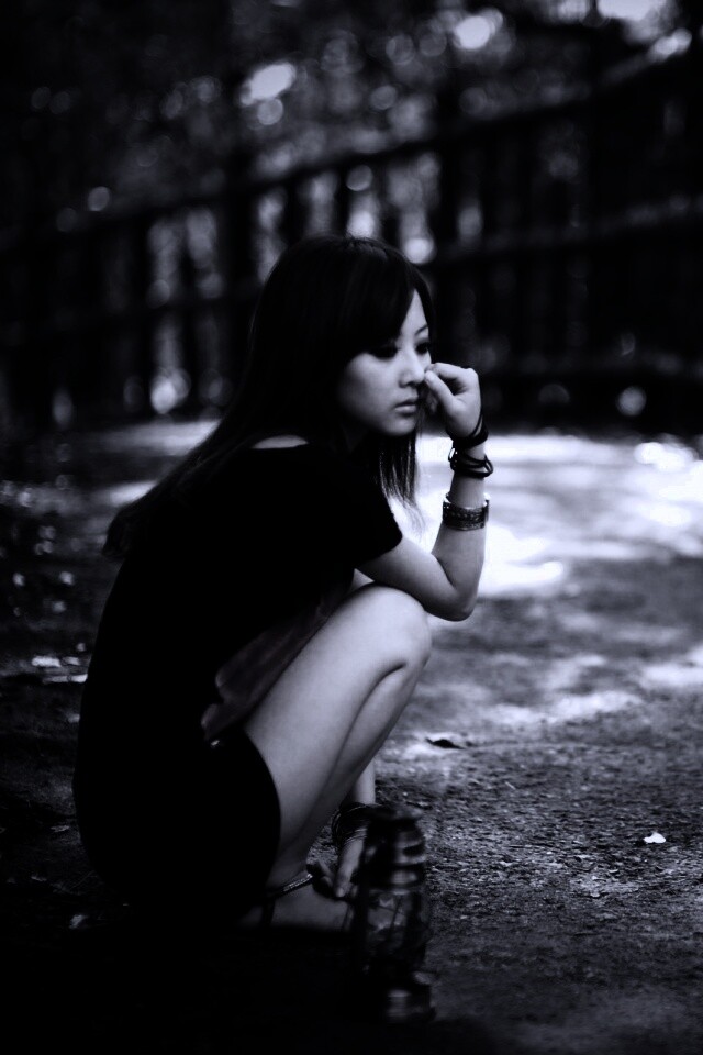 Грустная японская девушка обои