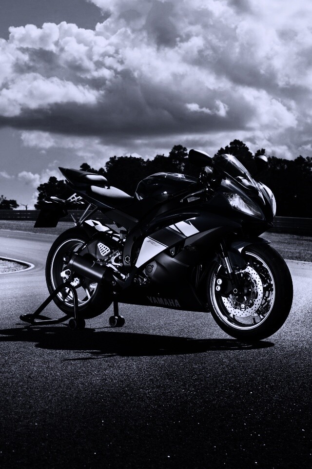 Yamaha R6 на трассе обои
