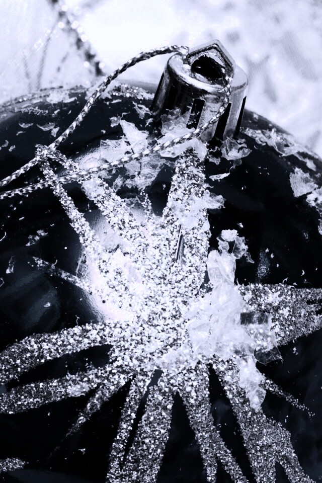 Синий елочный шар обои