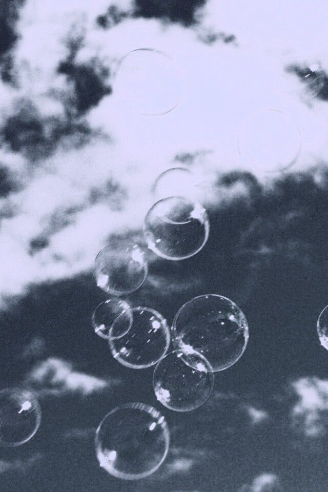 Мыльные пузыри в небе обои