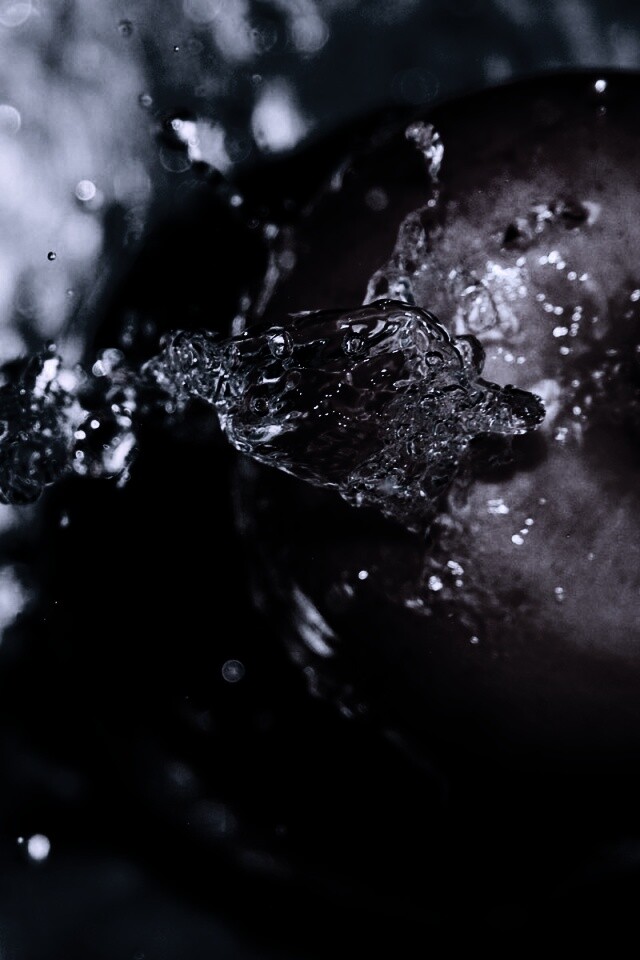 Брызги на яблоке обои