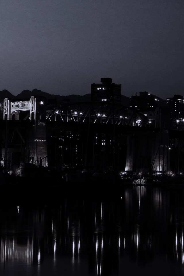 Мост и катера на закате обои