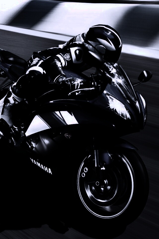 Мотоциклист на трассе обои