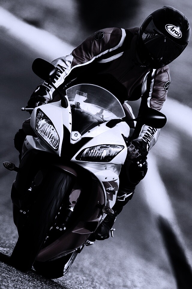 Мотоциклист на спортбайке обои
