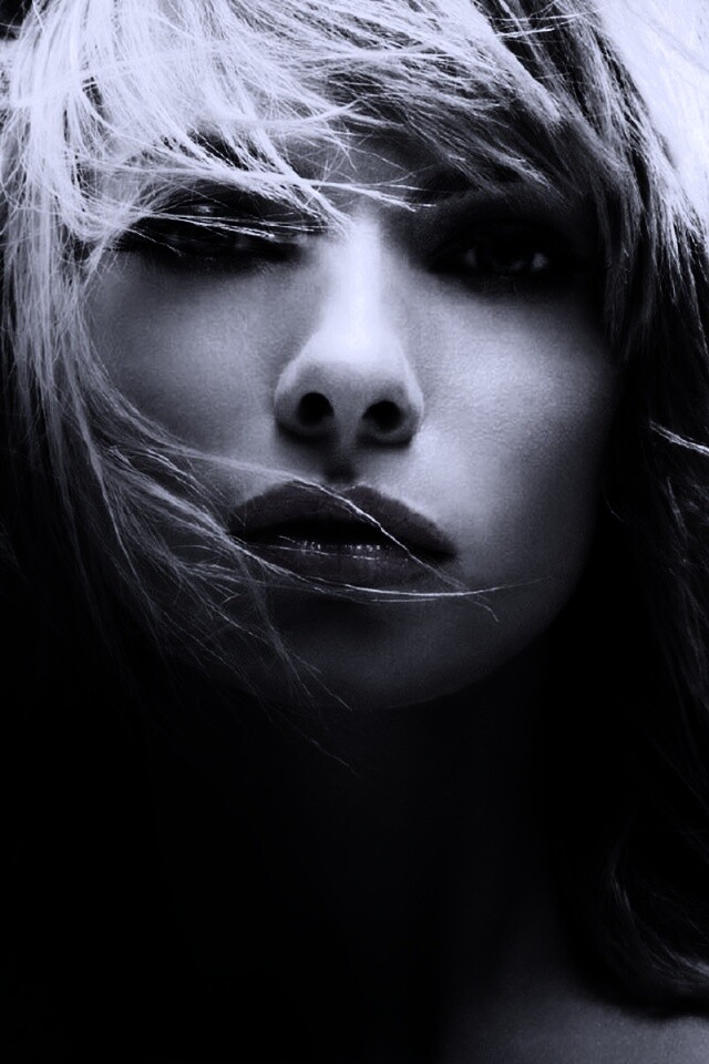 Девушка с красными губами обои