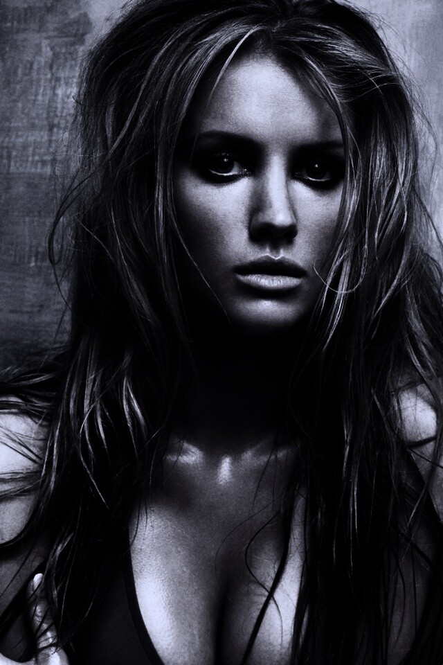 Брюнетка обои