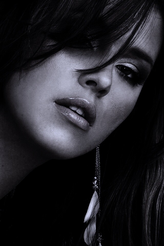 Брюнетка обои